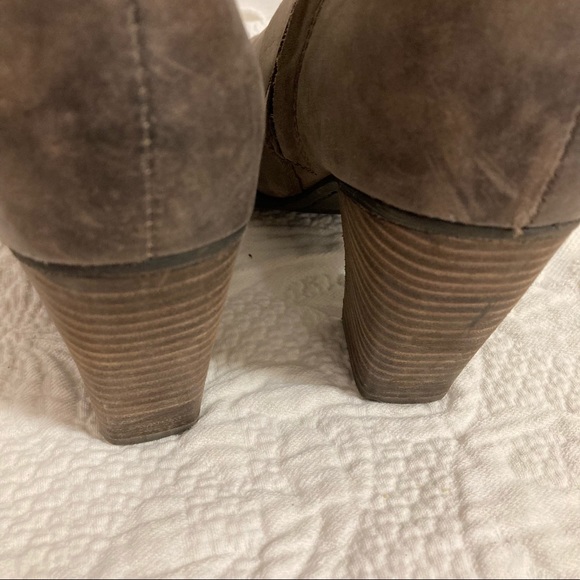 ALDO leather ankle heel bootie button fold over almond shape toe size 8 - Picture 9 of 13